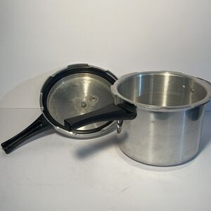 Manttra TTK Prestige 5 QT Quart Pressure Cooker Aluminum Pot Stove Top Vintage